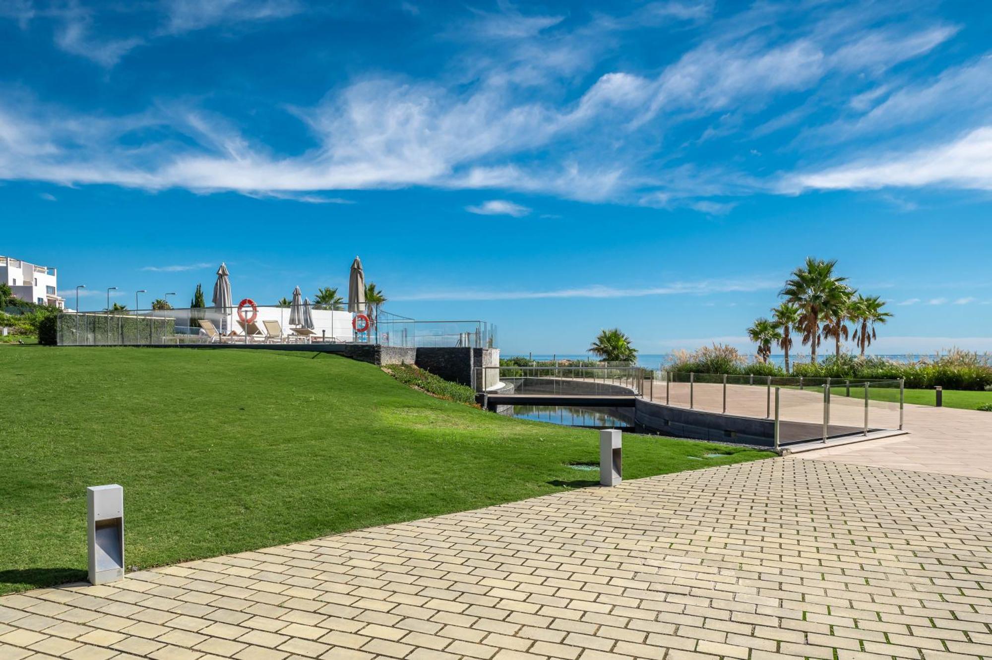 The Edge Apartment Estepona Bagian luar foto