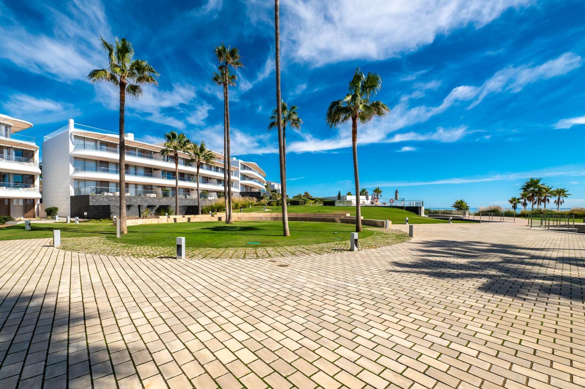 The Edge Apartment Estepona Bagian luar foto