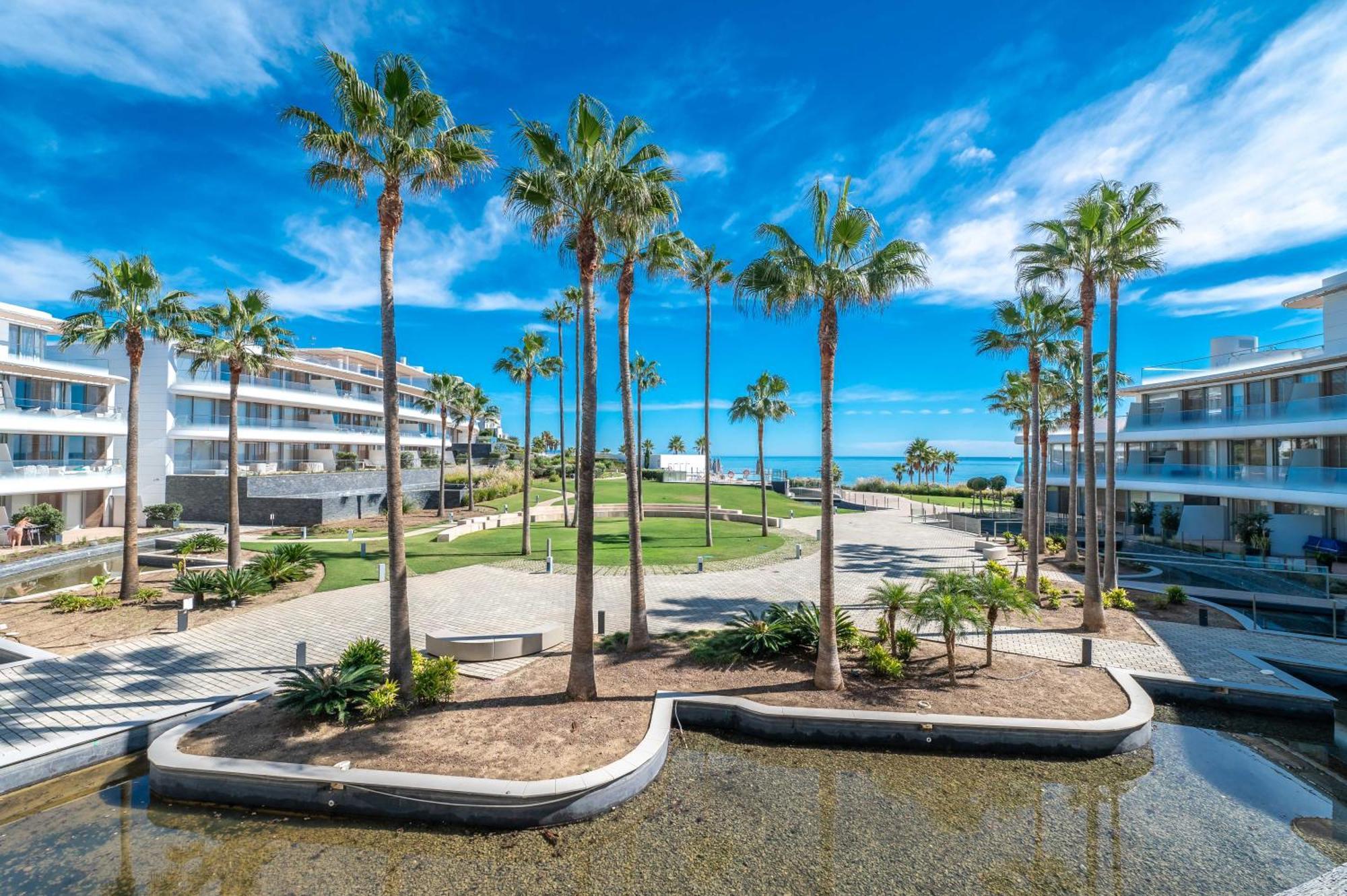 The Edge Apartment Estepona Bagian luar foto